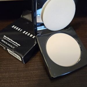 BOBBI Brown Sheer Finish Pressed Powder in Pale Yellow (NIB)